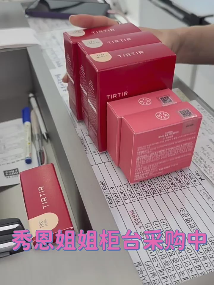 Load video: [Travel-size] TIRTIR Long-Lasting Glow Cushion Foundation