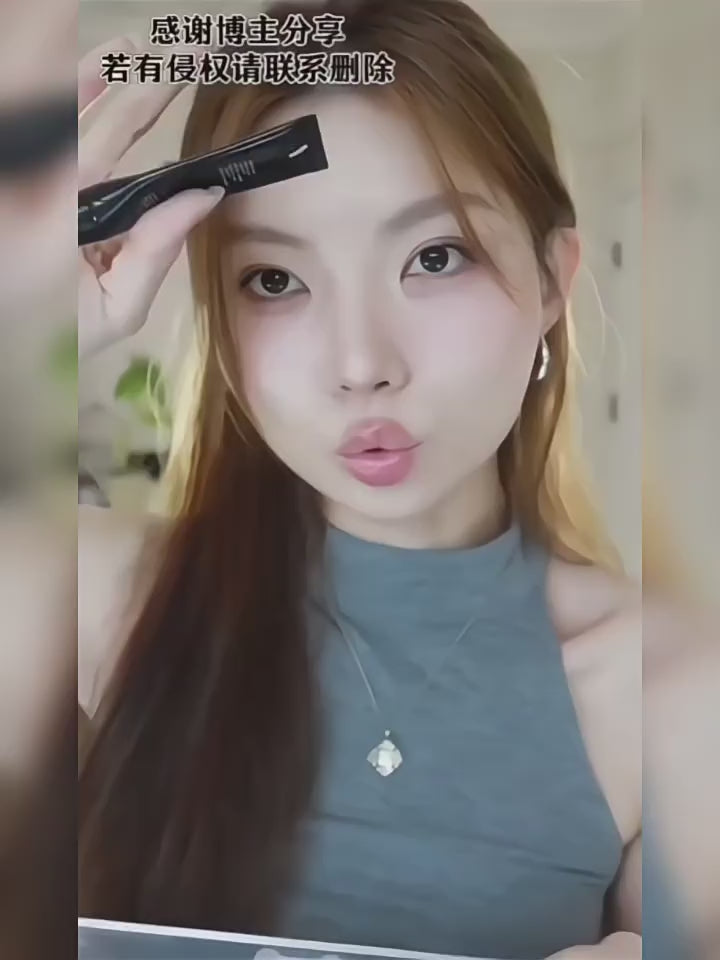 تحميل الفيديو: Jo Malone Vitamin E Lip Balm