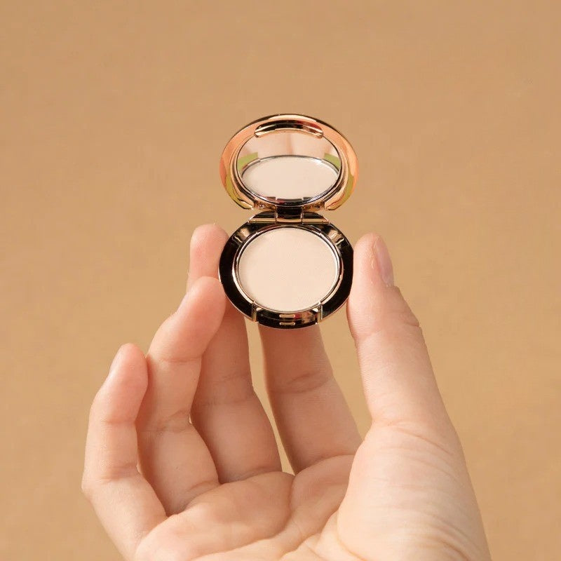 [Travel-size] CHARLOTTE TILBURY Airbrush Flawless Finish Powder - Arabic translated marketing image - 3e5f6193